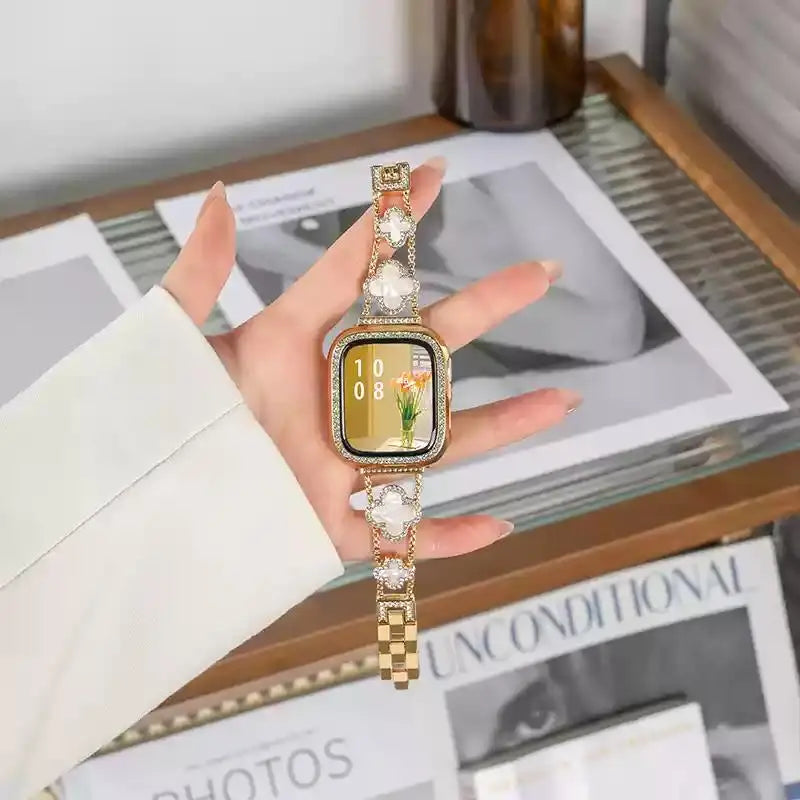 Pulsera metálica con dije de trébol para Apple Watch