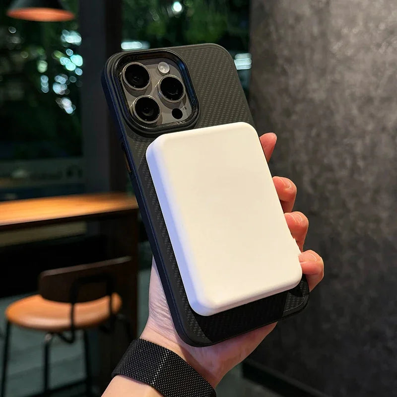 Funda de fibra de carbono color oro titanio con soporte magnético